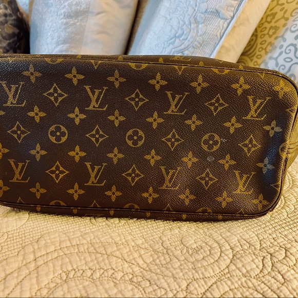 Authentic Louis Vuitton Neverfull MM Tote - Picture 8 of 11